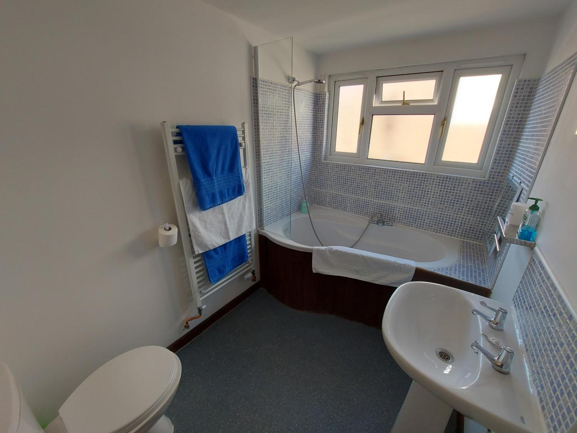 Chezzas Homestay Poole Exterior photo